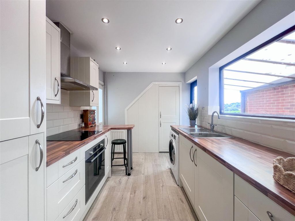 Property photo 3 of 25 Breakfast Kitchen