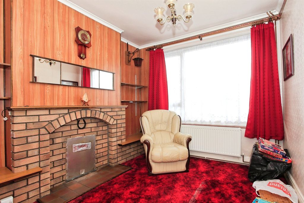 Property photo 2 of 17