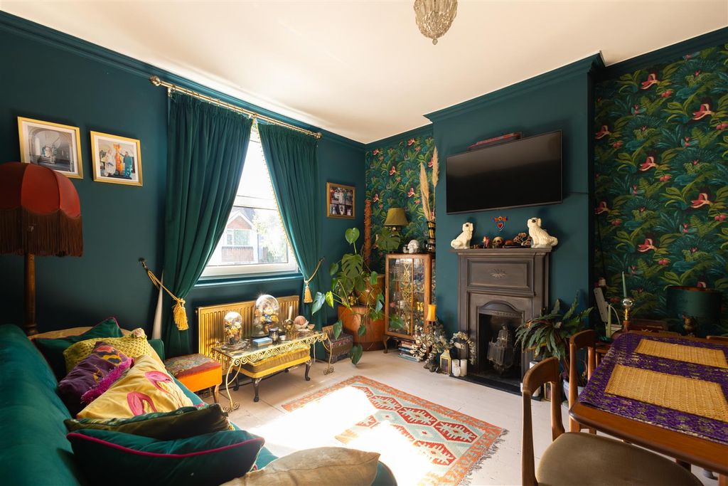 Property photo 1 of 26 Living Room