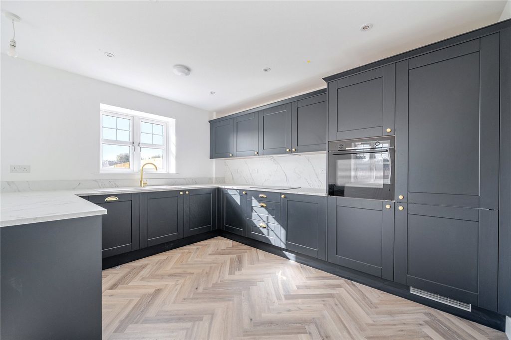 Property photo 2 of 14 Picture No. 12