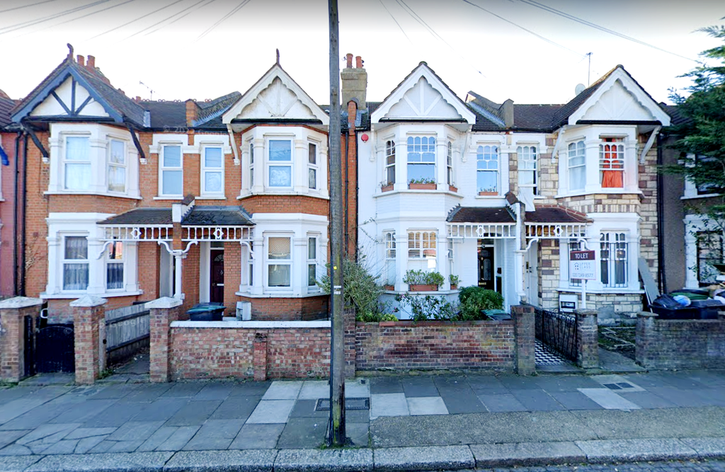 Property photo 1 of 9 Amazing Room To Let Very Close To Seven Sisters Underground Station.