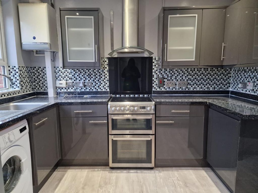 Property photo 2 of 11 Kitchen x 2.Jpg