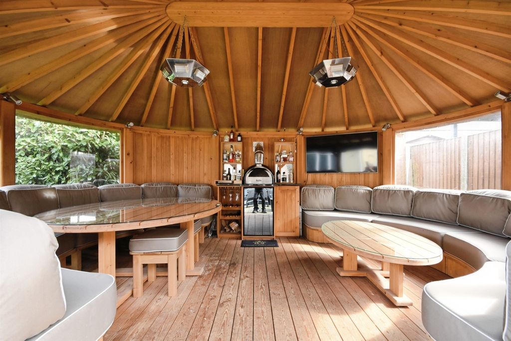 Property photo 3 of 29