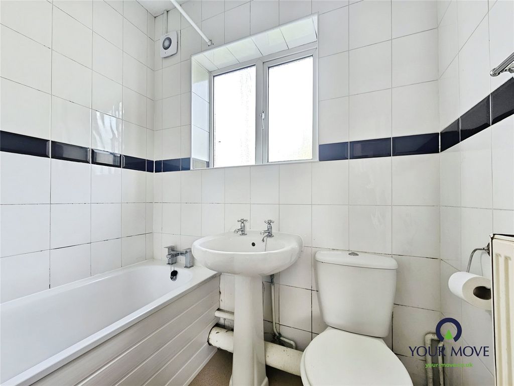 Property photo 3 of 9 1st Floor Bath