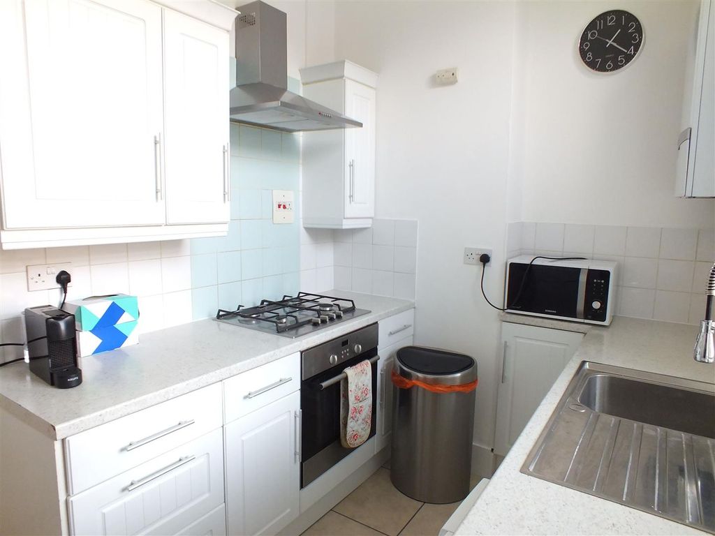 Property photo 1 of 8 Kitchen 2.Jpg