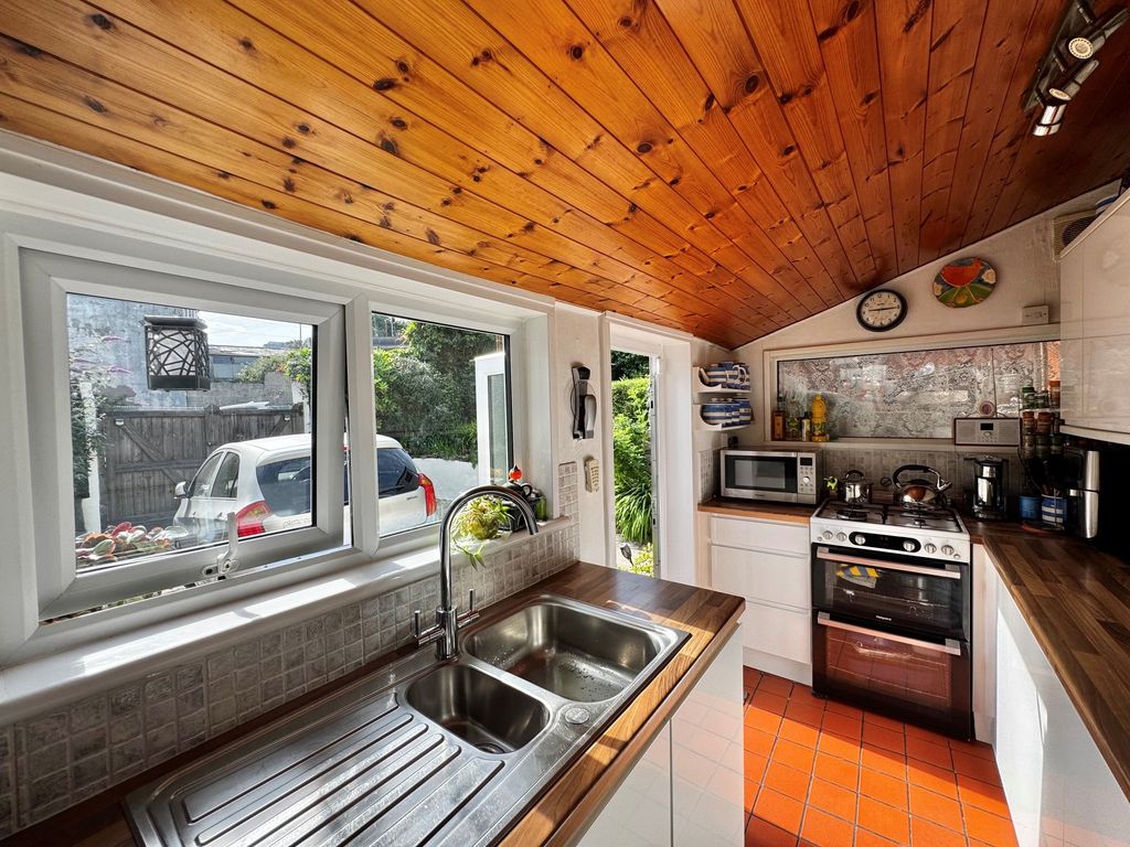Property photo 3 of 16 Kitchen
