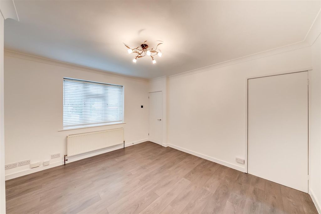Property photo 3 of 27 A7S06769Hdr.Jpg
