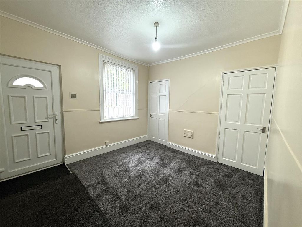 Property photo 2 of 17 4 Wharf Road Lounge.Jpeg