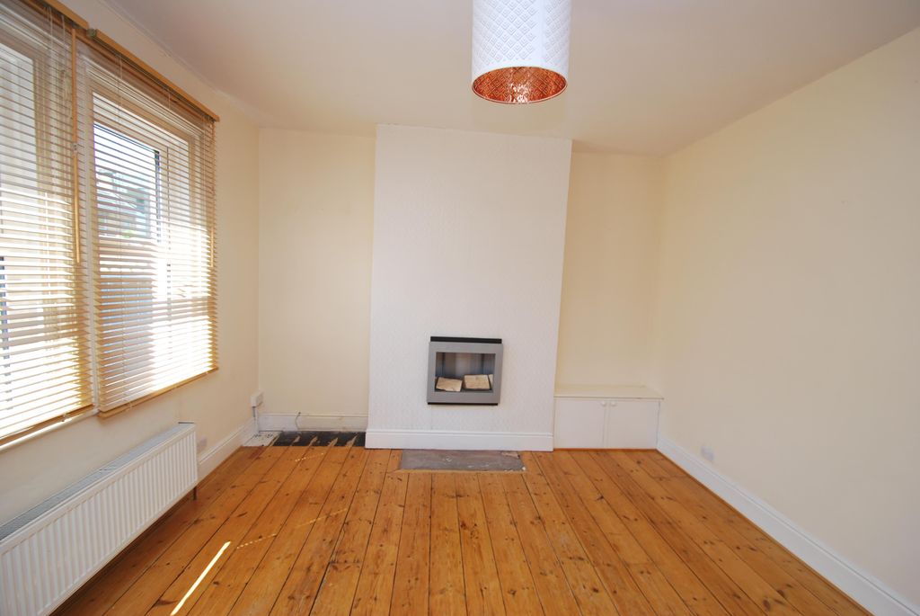 Property photo 3 of 10 Dining Room