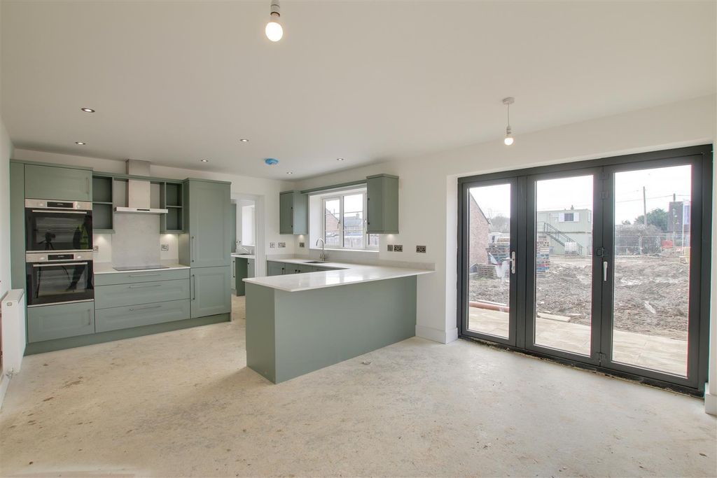 Property photo 2 of 25