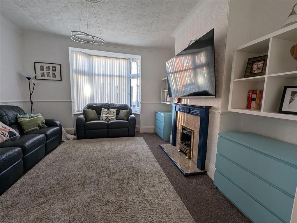 Property photo 2 of 11 Lounge