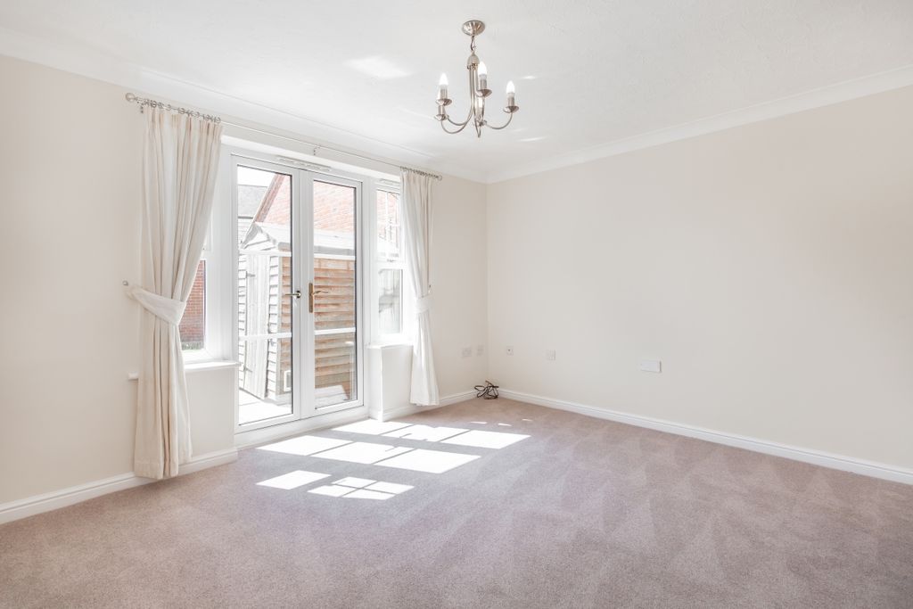 Property photo 2 of 10 98004