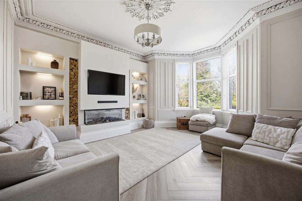 Property photo 3 of 27 80_Kirkintilloch_Rd_Lenzie_010.Jpg