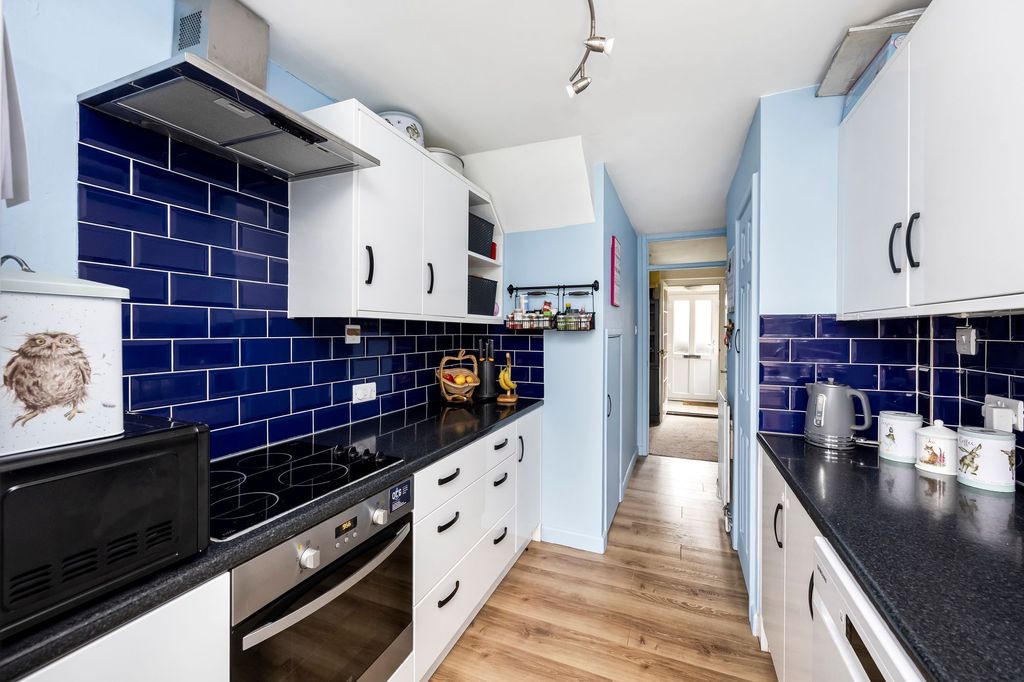 Property photo 2 of 21