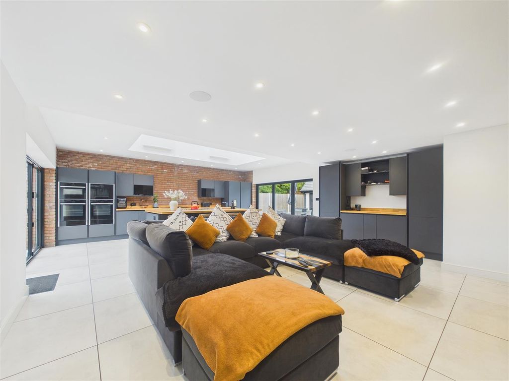Property photo 3 of 30 Yndeisklp0-Tgfmm2Bddpa.Jpg