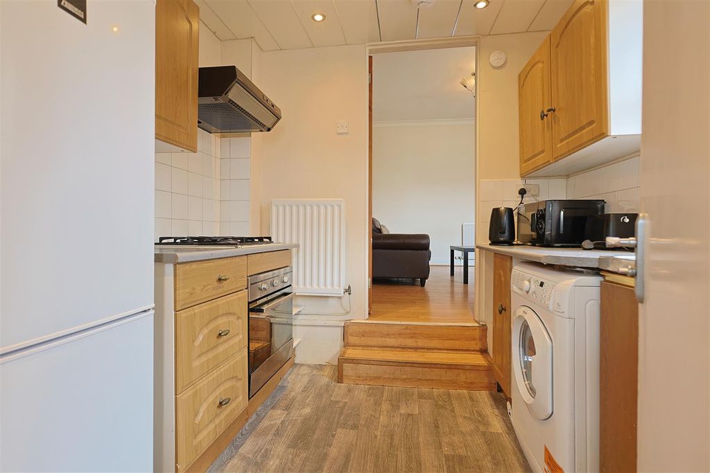 Property photo 2 of 15 F9C8572C-300A-41A5-B52D-EE5C74865720.Jpeg