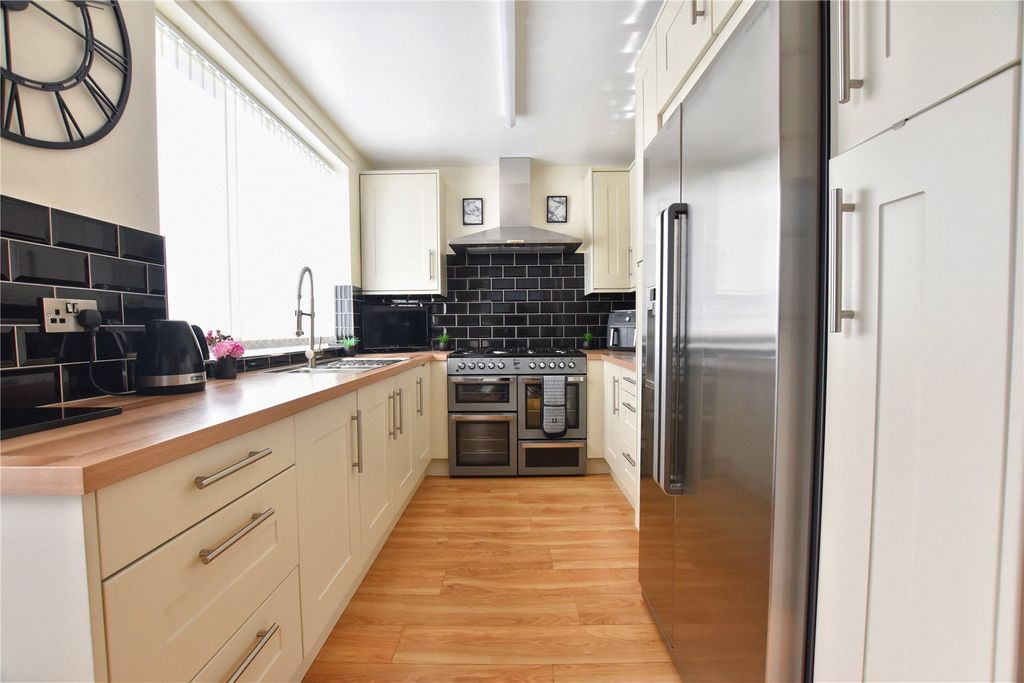 Property photo 2 of 26 Picture No. 23