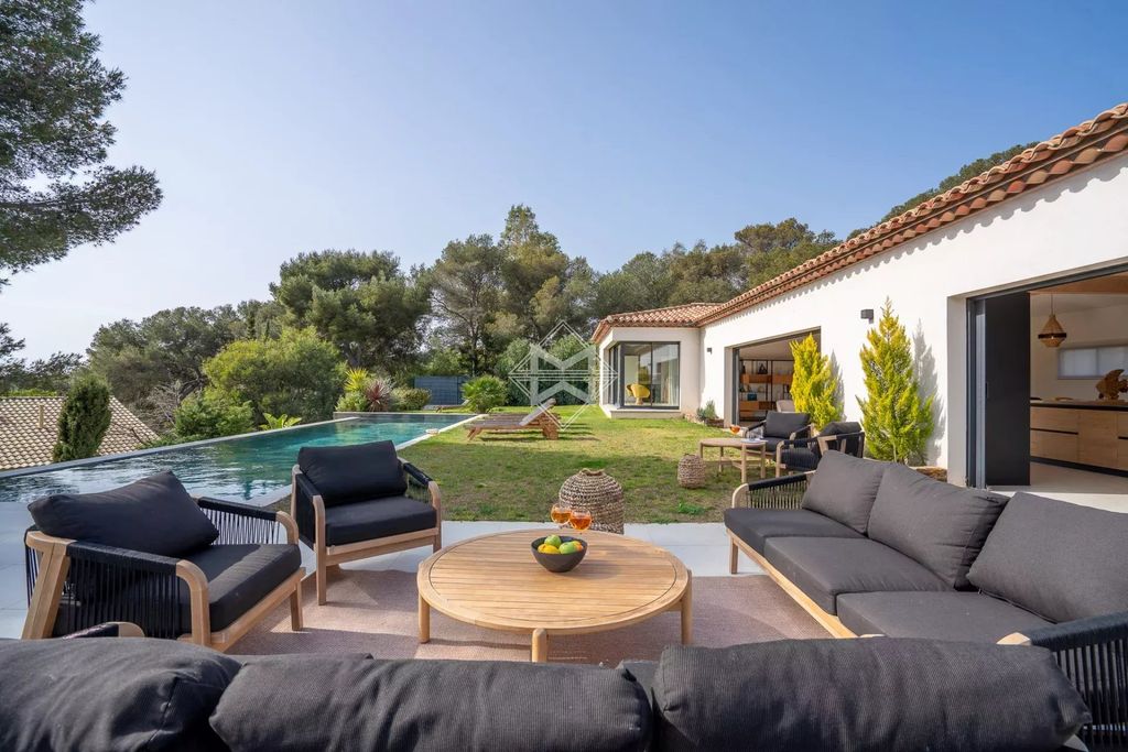 Property photo 2 of 21