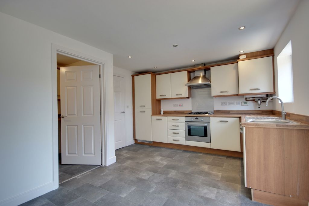 Property photo 2 of 19 1 Kit Din C