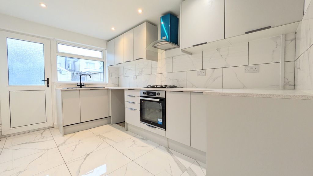 Property photo 2 of 13 Pxl_20251015_090005649.Mp~2