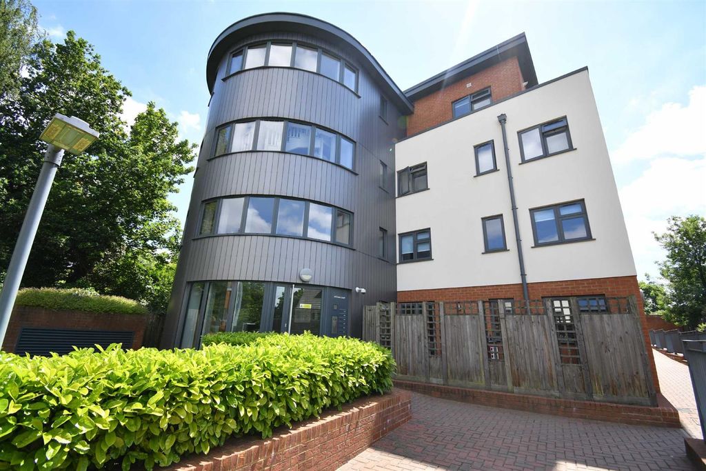 Property photo 1 of 12