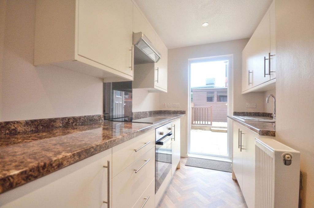 Property photo 1 of 10 Kitchen