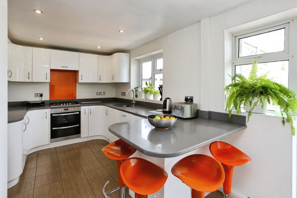 Property photo 3 of 20 Pbox-Img.Jpg