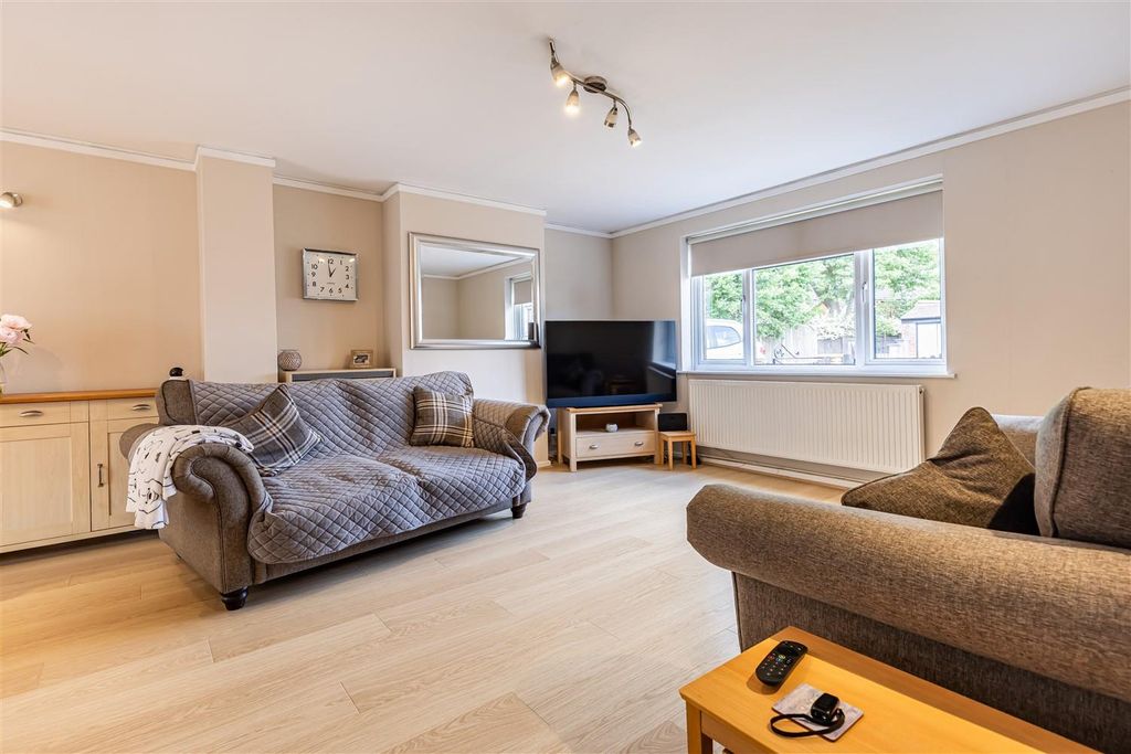 Property photo 2 of 31 8 Highland (14).Jpg