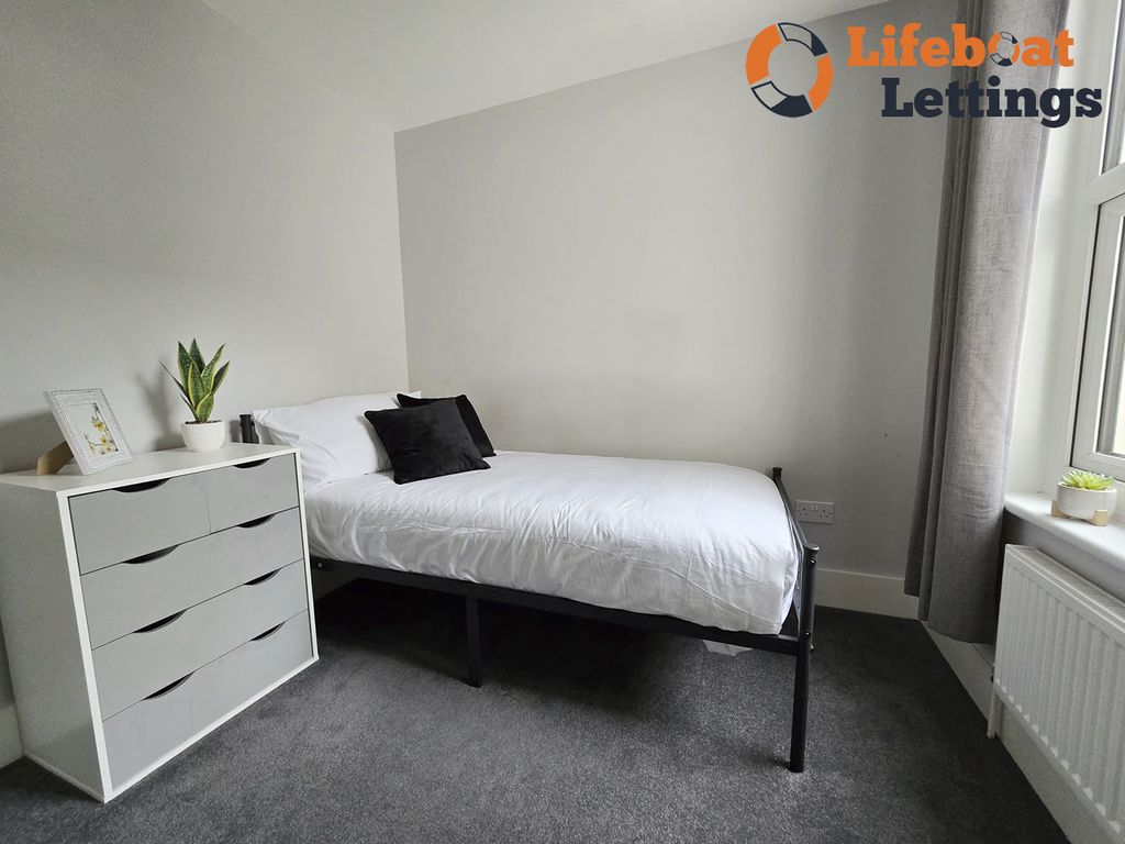 Property photo 1 of 8 Bedroom 2A