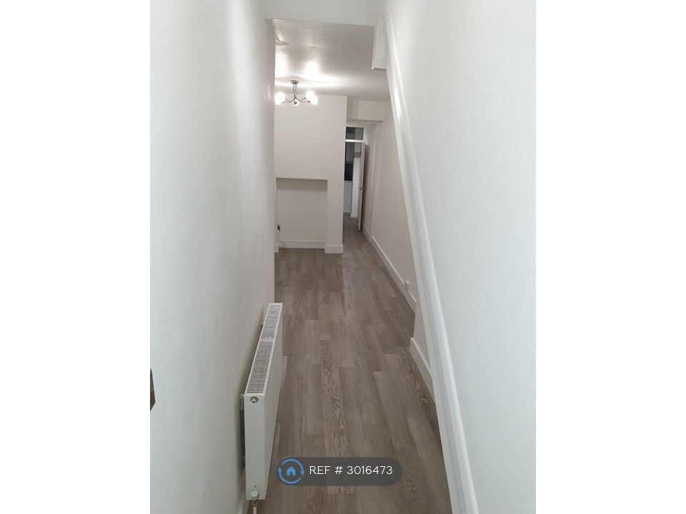 Property photo 2 of 19 Hallway
