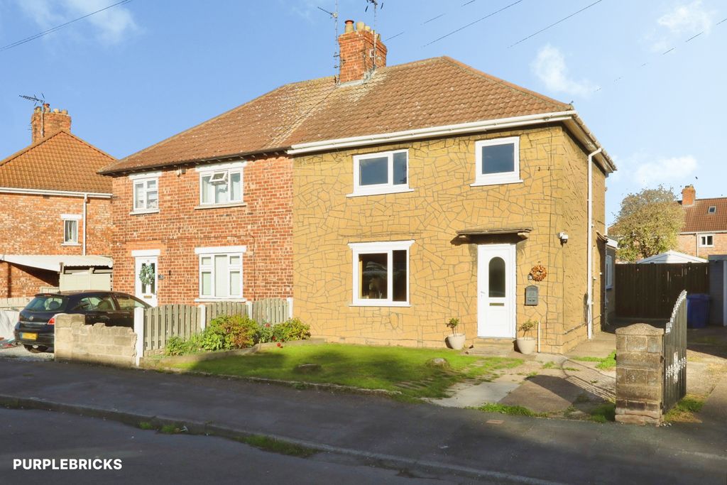 Property photo 2 of 36