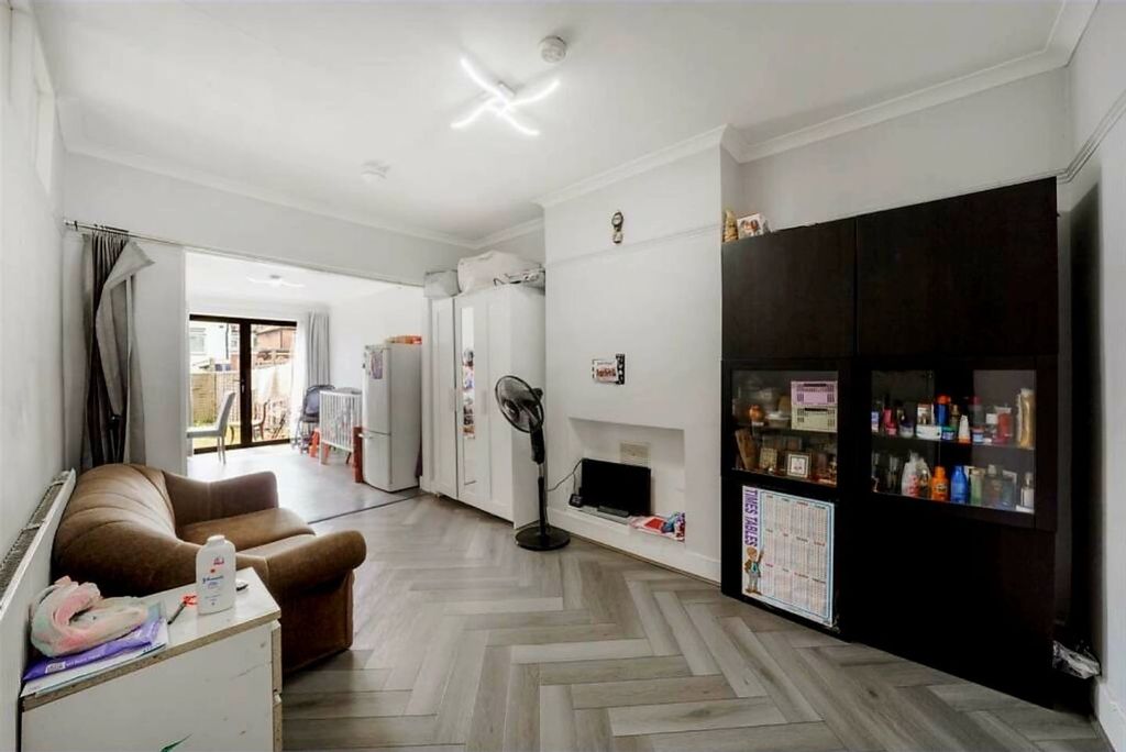 Property photo 2 of 7 5
