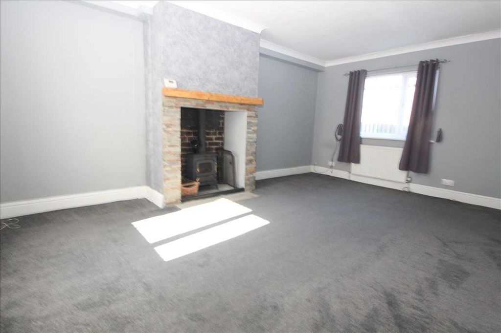 Property photo 3 of 13 Feature Photo