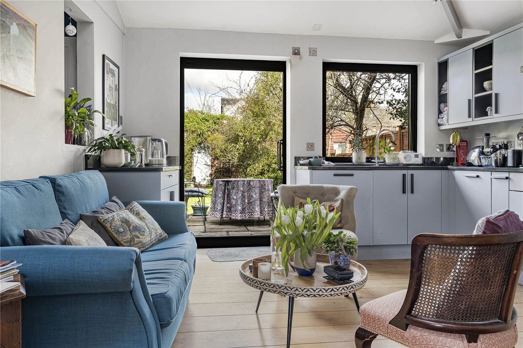 Property photo 3 of 22 Picture No. 11