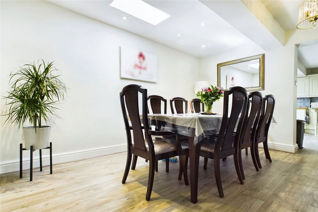 Property photo 3 of 30 Dining Area
