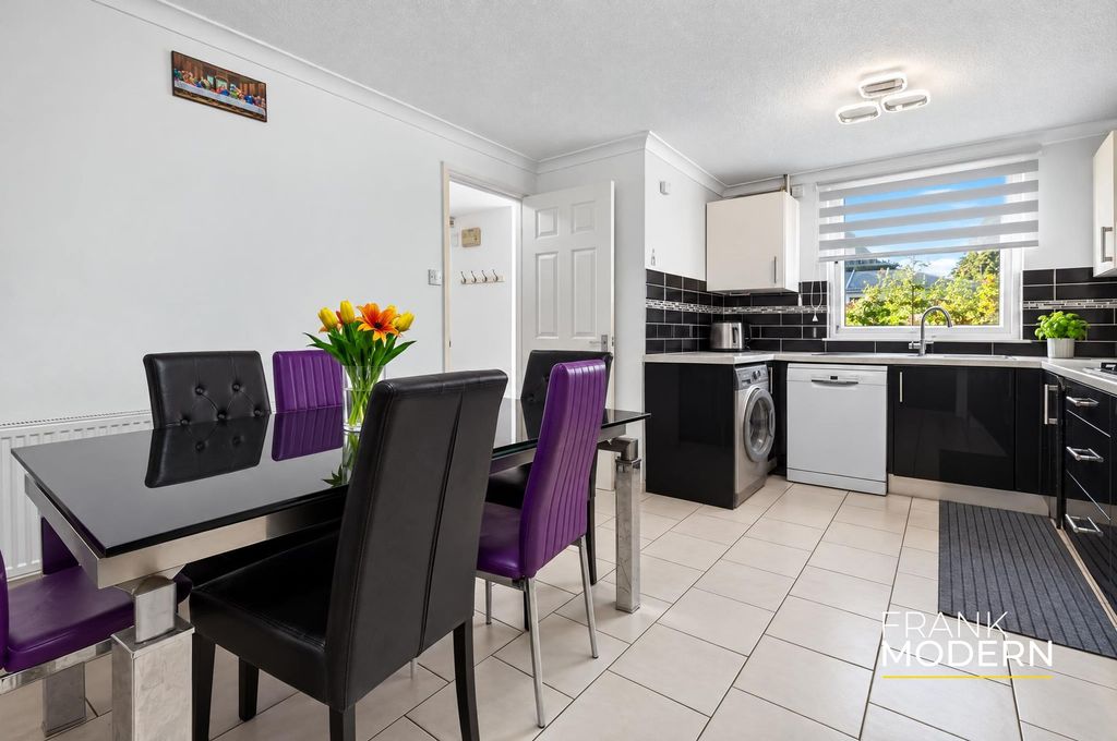 Property photo 3 of 28 Kitchen / Diner