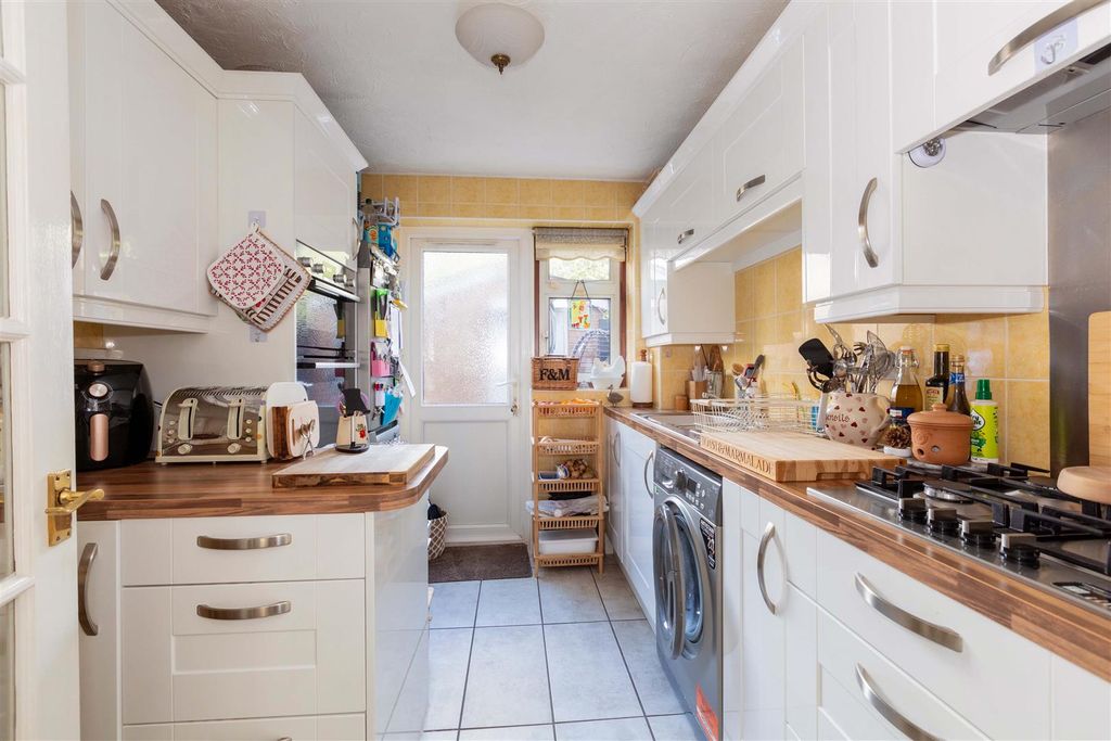 Property photo 3 of 19 5 Boarlands Close-10.Jpg