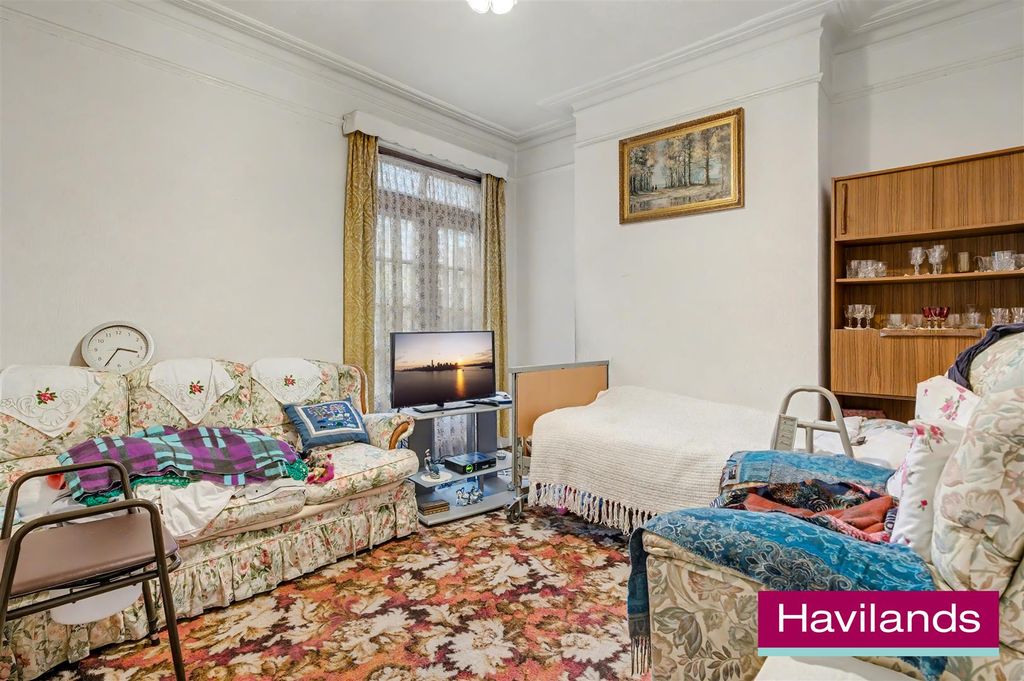 Property photo 3 of 12 College Road N21 3Jh-9.Jpg