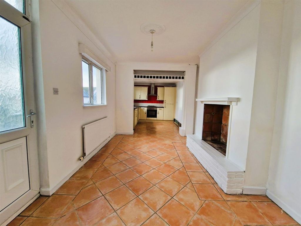 Property photo 3 of 18 Kitchen / Diner