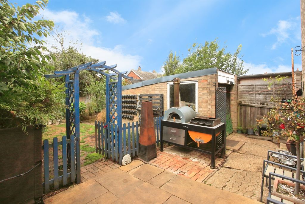 Property photo 1 of 17