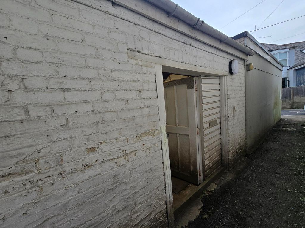 Property photo 1 of 4