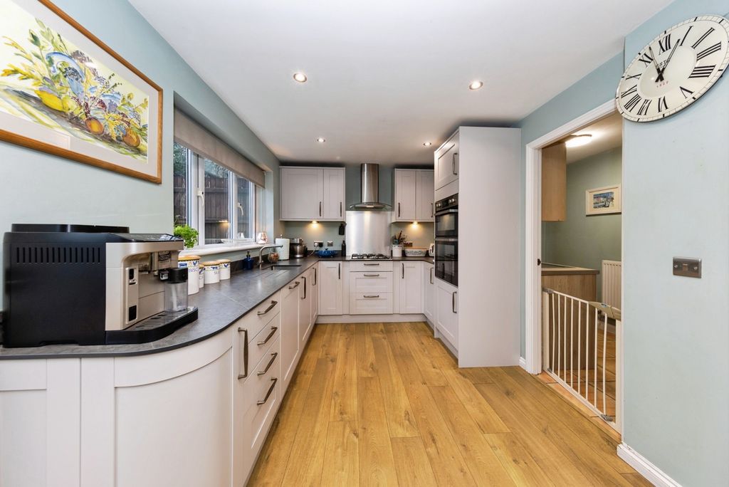 Property photo 2 of 25 Pbox-Img.Jpg