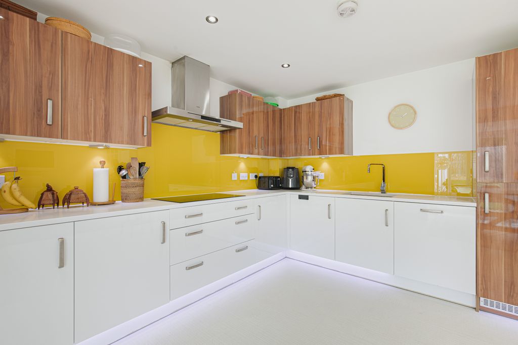 Property photo 2 of 29 Kitchen