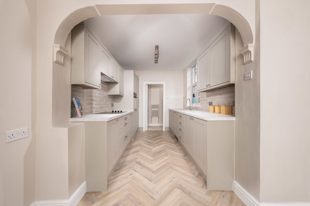 Property photo 3 of 18 Kitchen