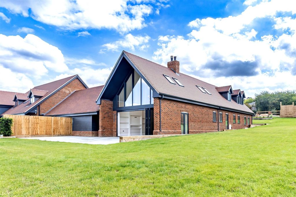 Property photo 1 of 20 1 Manor Farm (18).Jpg