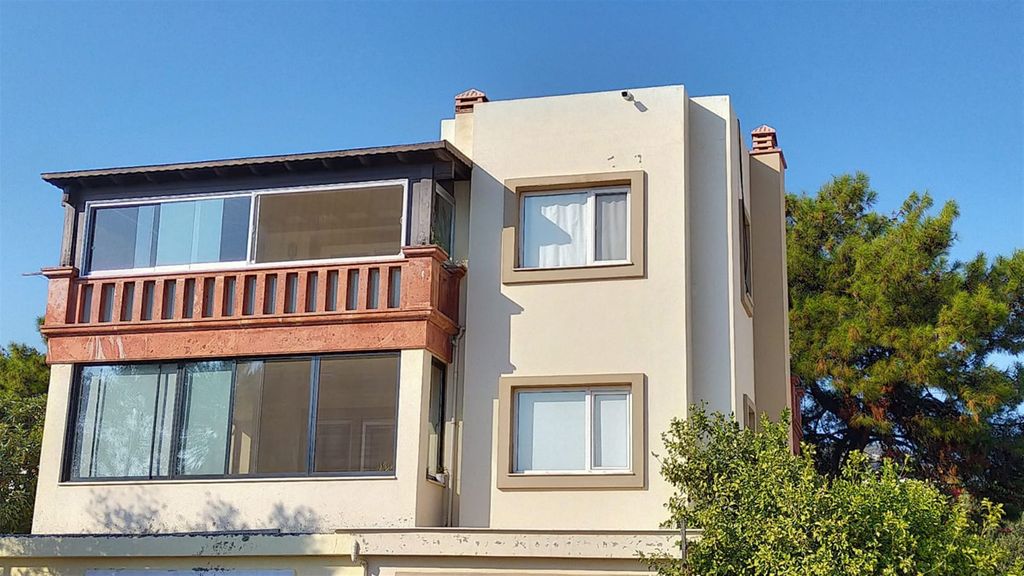 Property photo 1 of 21 A Beautiful Sea-View Apartment For Sale - Top Floor Apartment With Enclosed Balcony