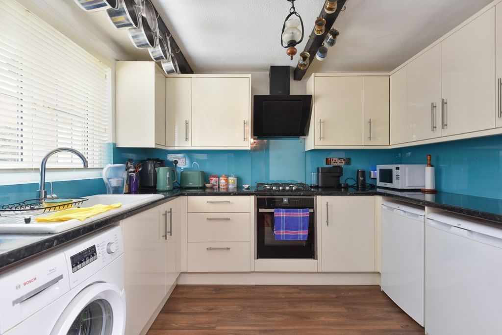 Property photo 3 of 16 5352355