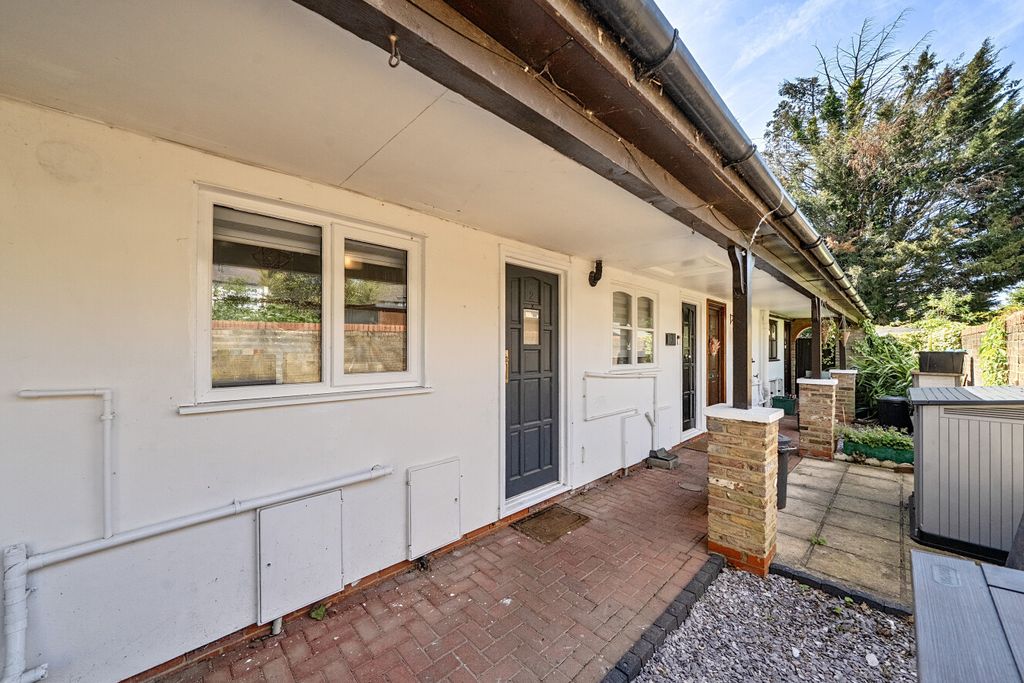 Property photo 1 of 11 1466436-2-6A10329...