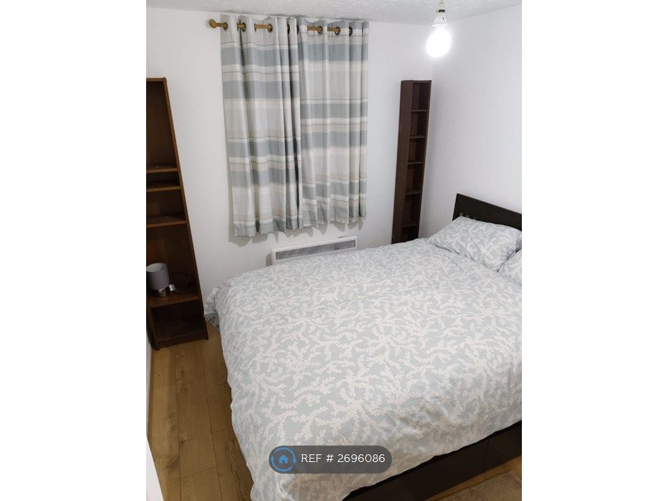 Property photo 1 of 11 Master Bedroom