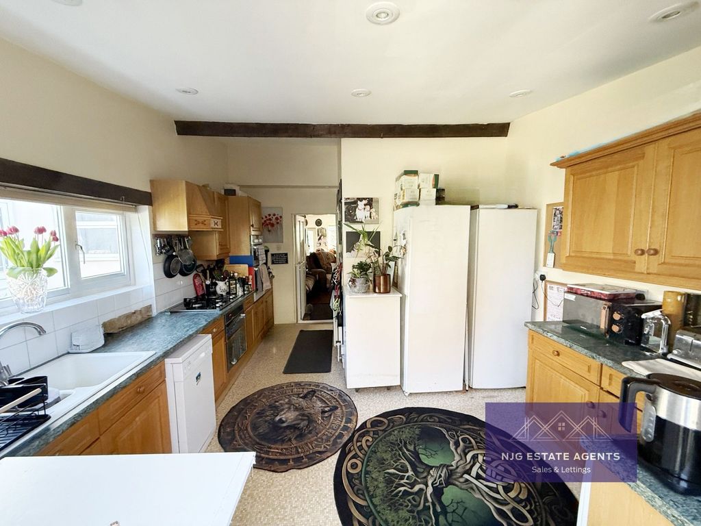 Property photo 3 of 28